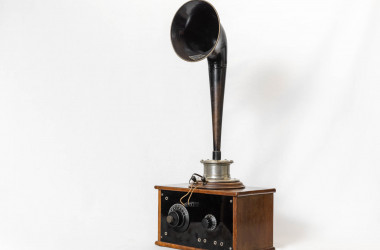 Röhrenradio 20er Jahre mit Bluetooth-Trichterlautsprecher Röhrenradio mit Bluetooth-Trichterlautsprecher