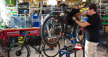 E-Bike Solutions Heidelberg: Einbau der elektronischen Komponenten in die Rahmentasche