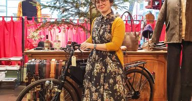 Das Ordonnanzrad 05 Pedelec gibt es nun auch als "The Heritage Post" limited Edition im "The Heritage Post General Store" in Düsseldorf. Hier mit Stefanie Kobayashi, Chefredakteurin der Heritage Post.